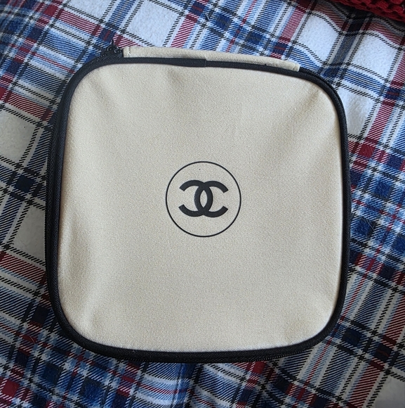 Chanel Makeup Bag - Picture 1 of 11
